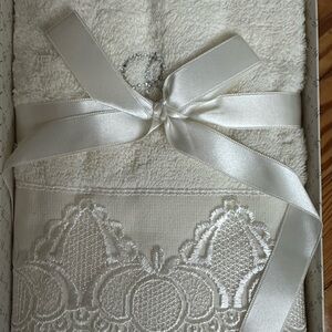 Majestueux Home Collection Decor